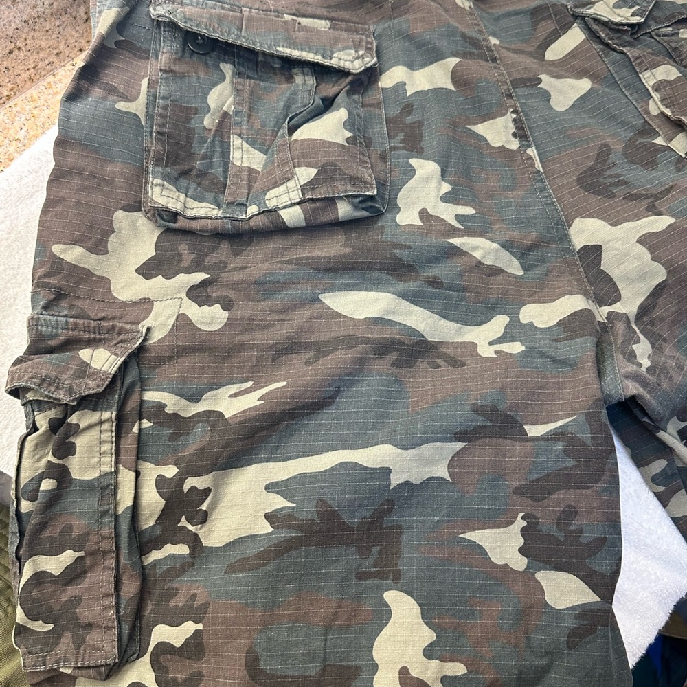 LA Gate Men Shorts, size  42 Camouflaged pattern  Cargo Men Shorts Big And Tall - Picture 6 of 9